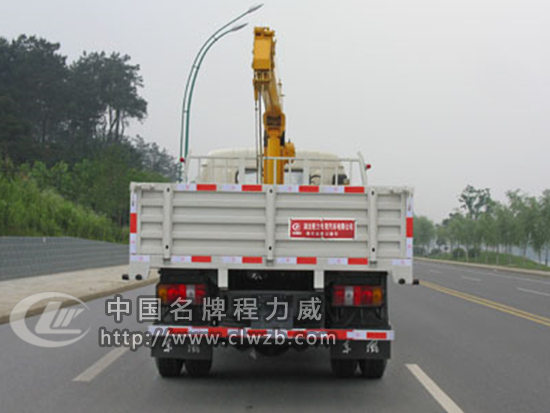 躍進隨車起重運輸車