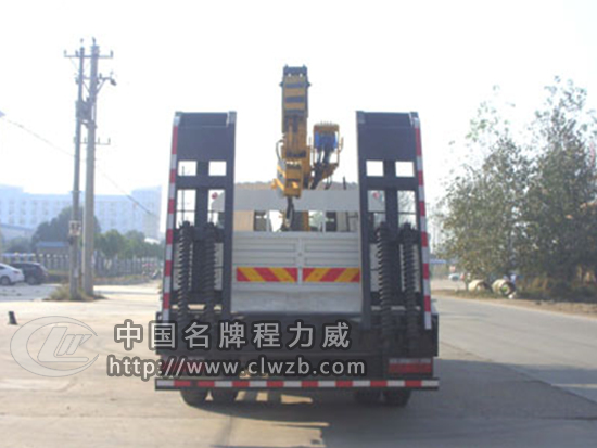 東風天龍多功能平板帶吊車