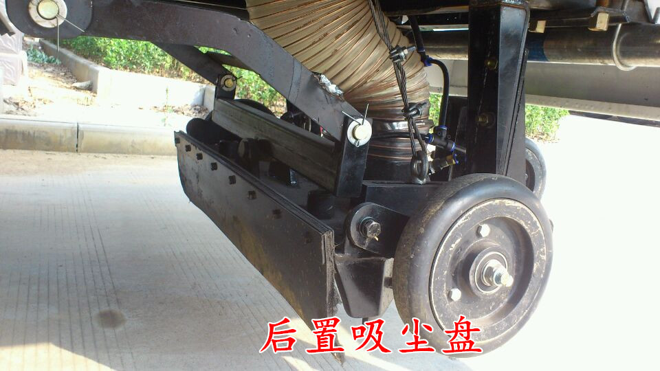 東風多利卡多功能灑水掃路車