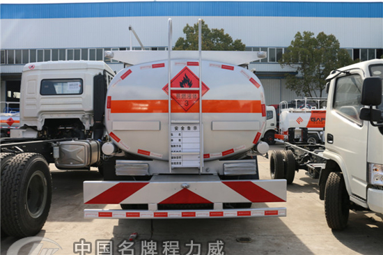 國五東風嘉運運油車
