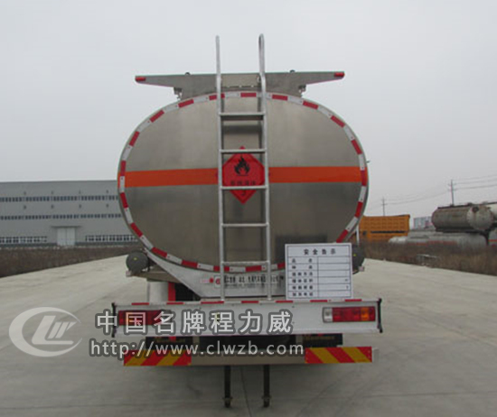 解放前四后八鋁合金運油車