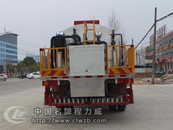 程力威牌CLW5161GLQZ5型瀝青灑布車