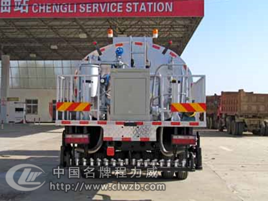程力威牌CLW5163GLQT5型瀝青灑布車