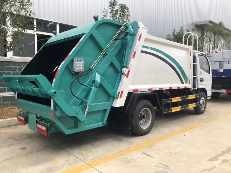 東風小多利卡壓縮式垃圾車