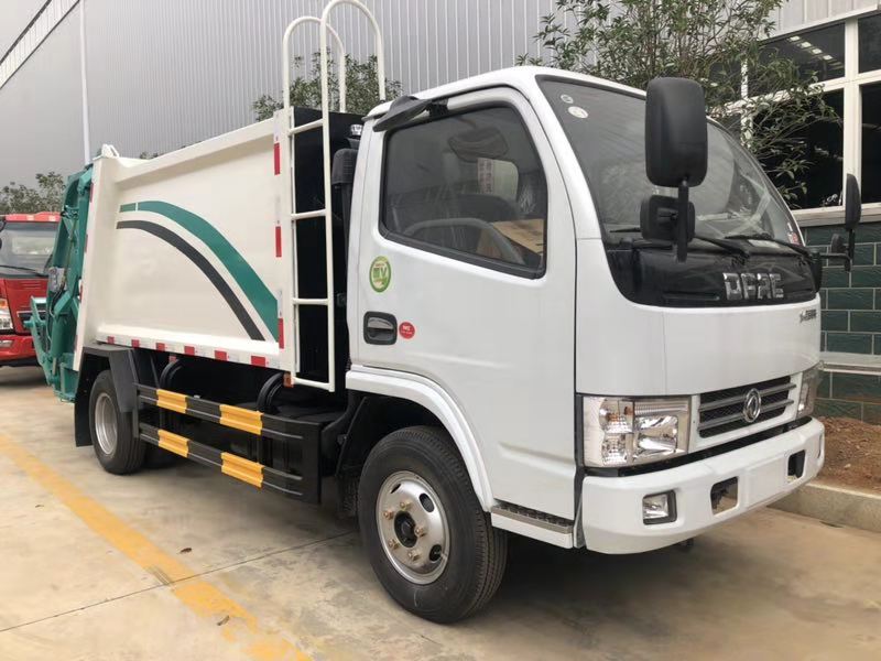 東風小多利卡壓縮式垃圾車