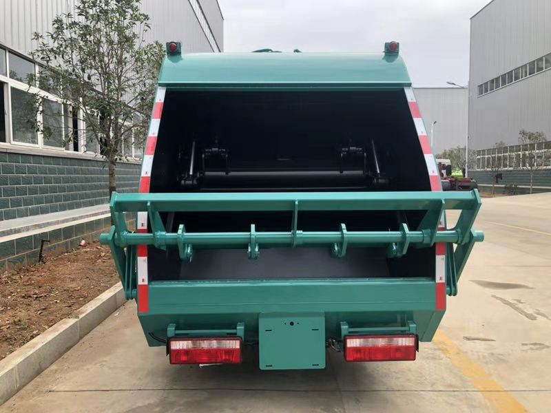 東風小多利卡壓縮式垃圾車
