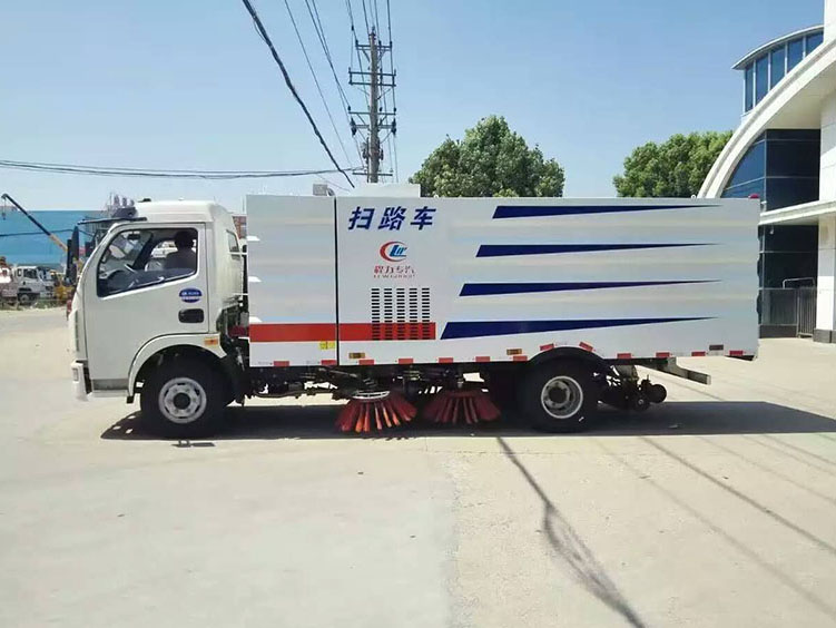 東風多利卡掃路車