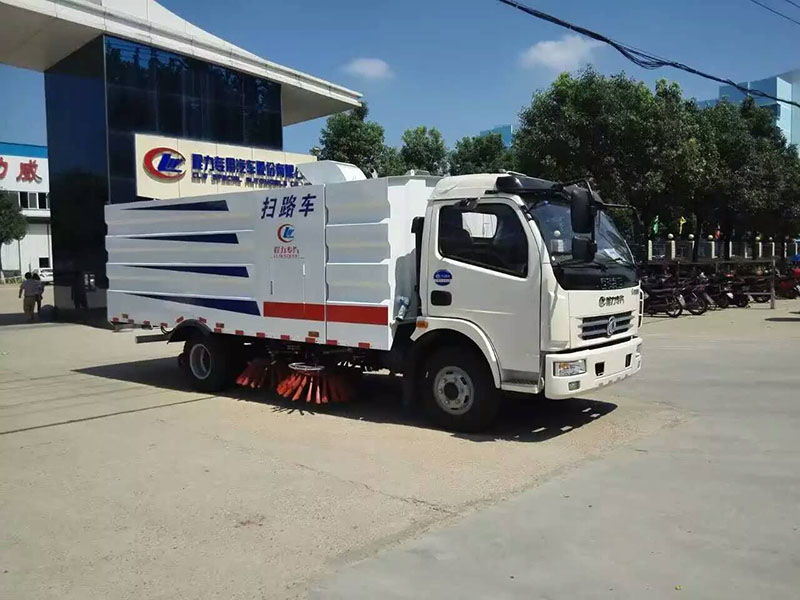 東風多利卡掃路車