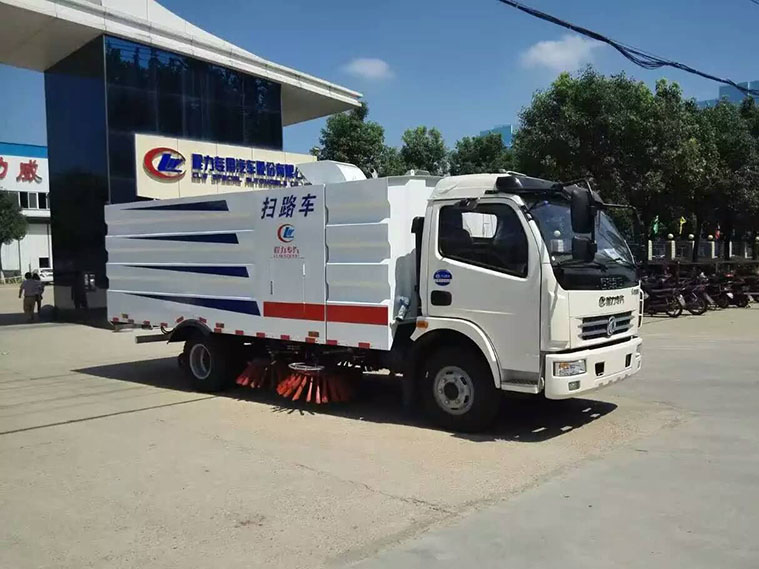 東風多利卡掃路車