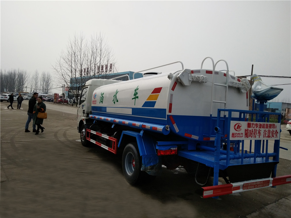 東風多利卡8方灑水車