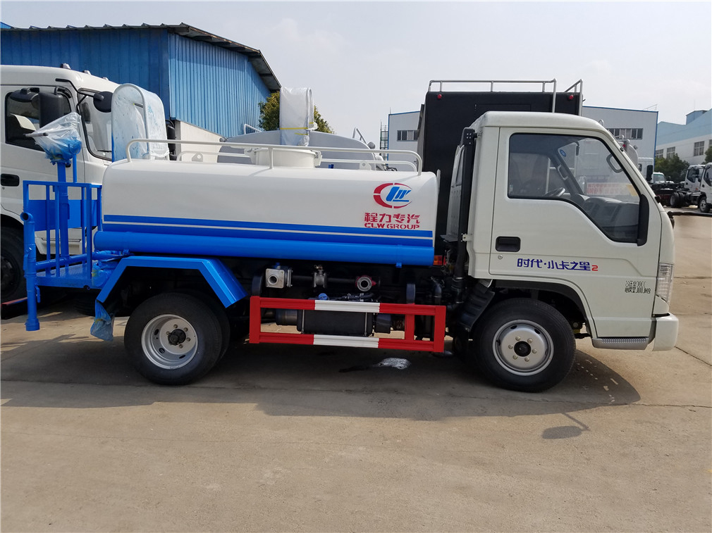 福田小卡2噸灑水車