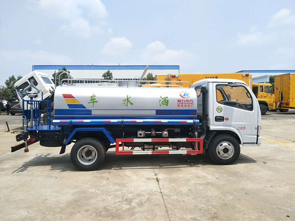 東風(fēng)多利卡5方灑水車