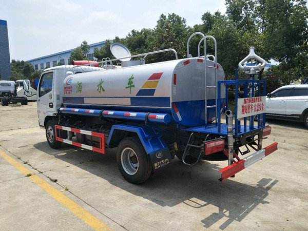 東風(fēng)多利卡5方灑水車