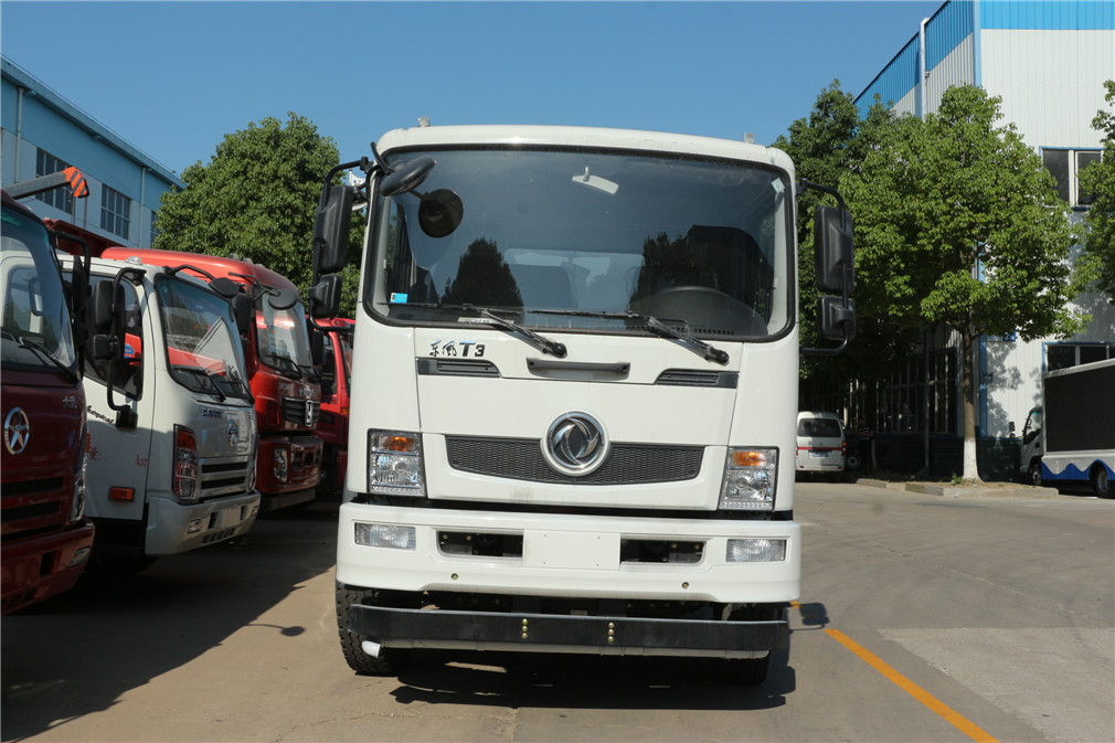 12方東風(fēng)T3灑水車