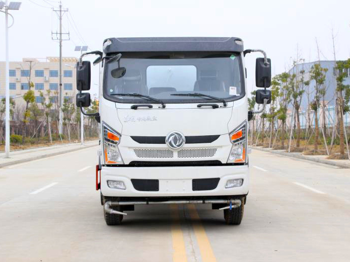 東風專底12噸灑水車