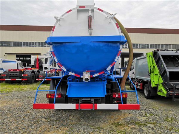 東風(fēng)天錦10方吸污車