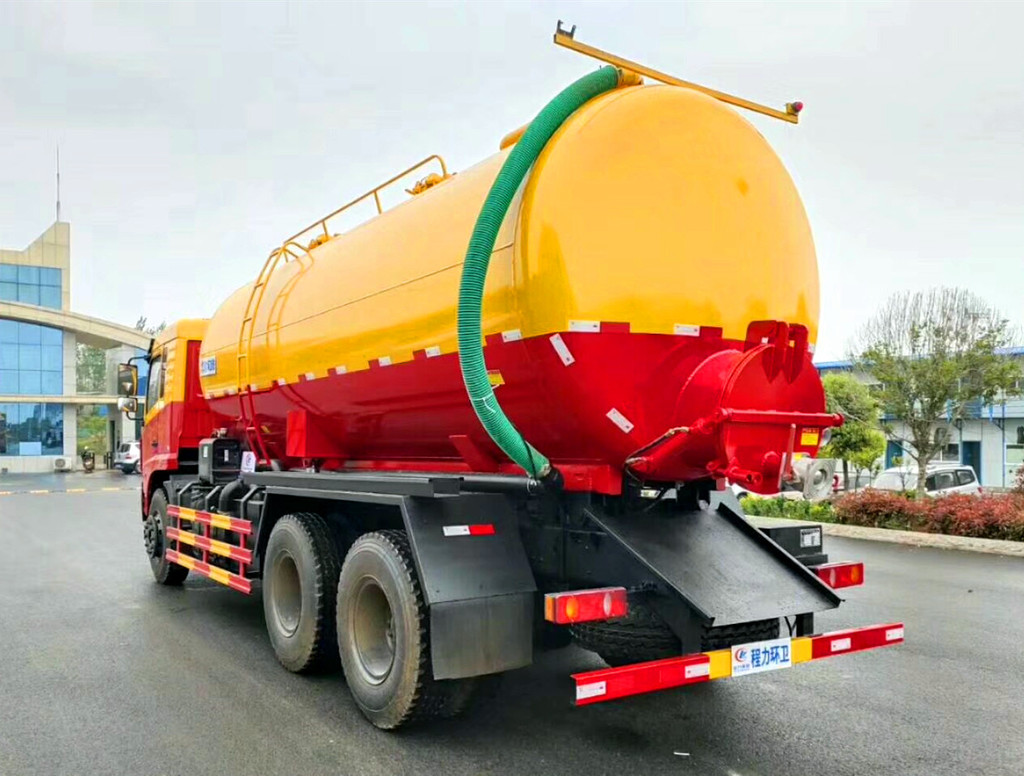 東風專底后雙橋18方吸污車