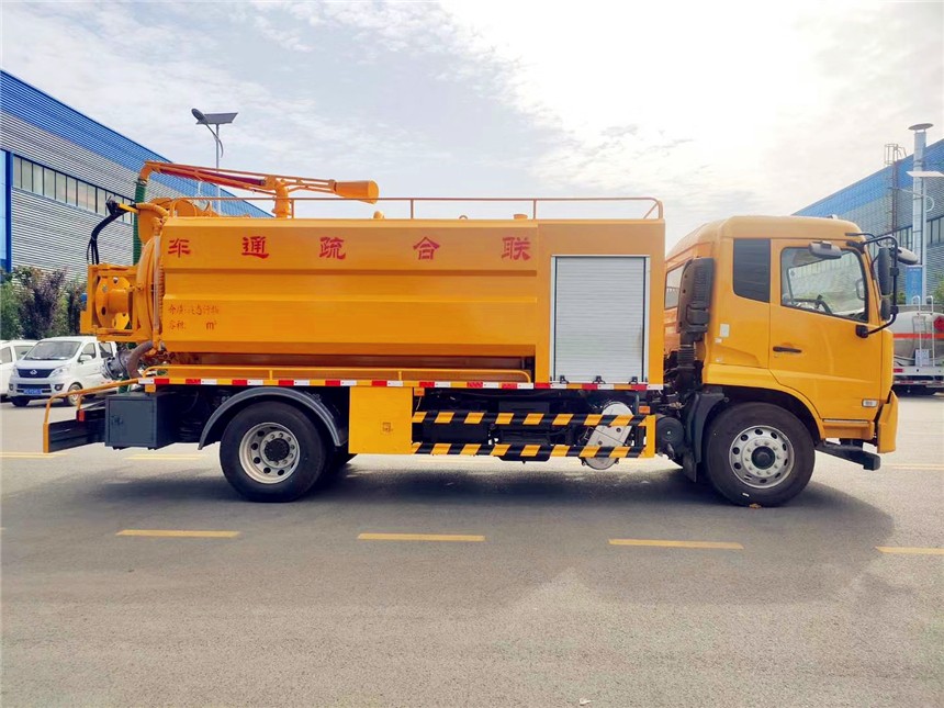 東風大多利卡10方清洗吸污車