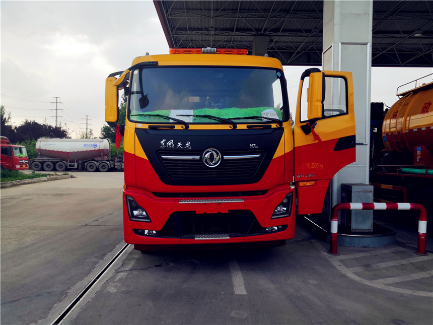 天龍后八輪清洗吸污車