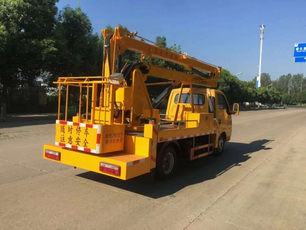 藍(lán)牌東風(fēng)途逸13.5米高空作業(yè)車
