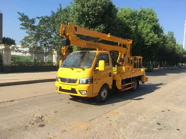 藍(lán)牌東風(fēng)途逸13.5米高空作業(yè)車