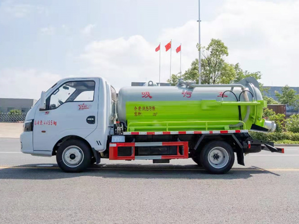 東風途逸藍牌2.5方吸污車