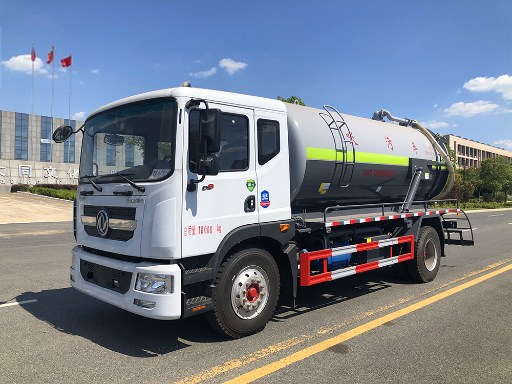 東風D9型13.2方吸污車