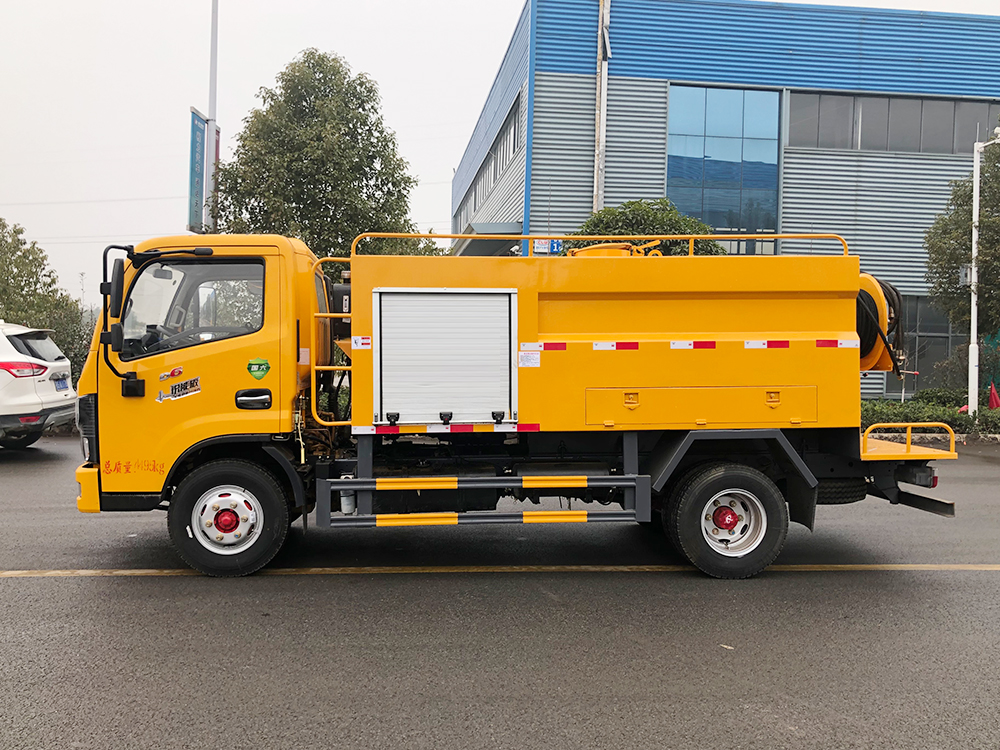 東風(fēng)小多利卡高壓清洗車(chē)