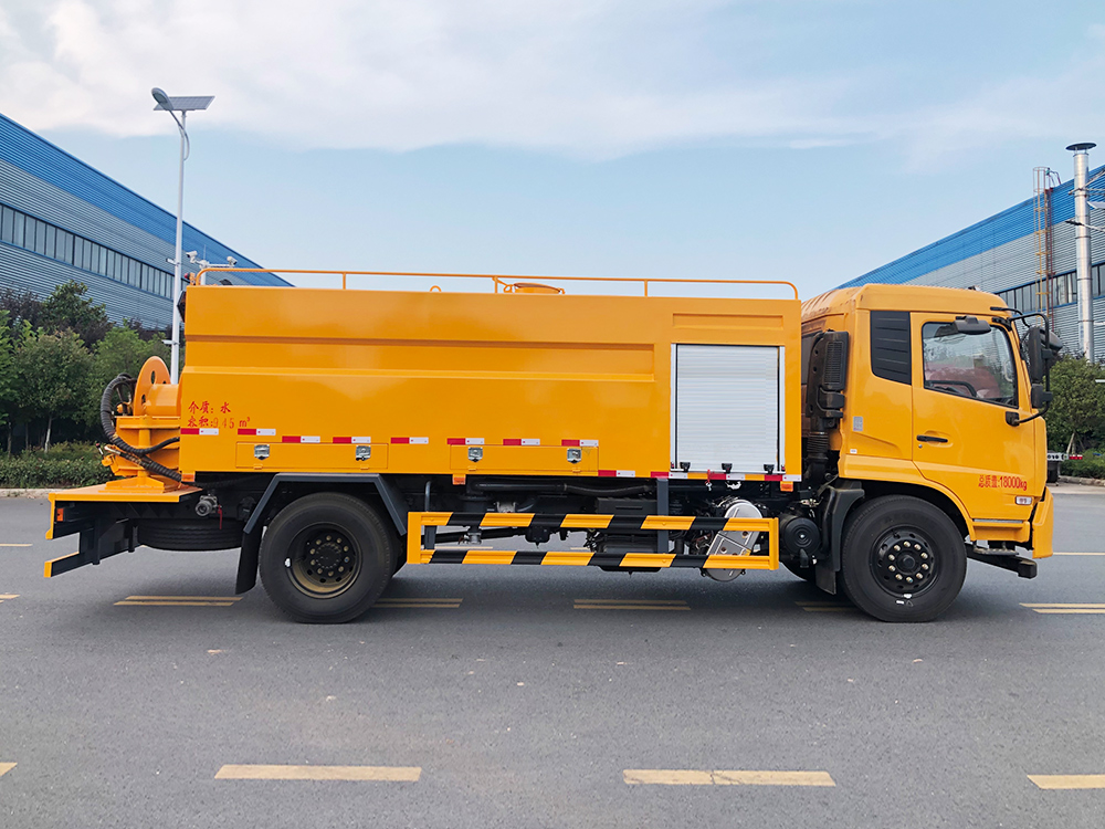 東風(fēng)天錦12.5方高壓清洗車