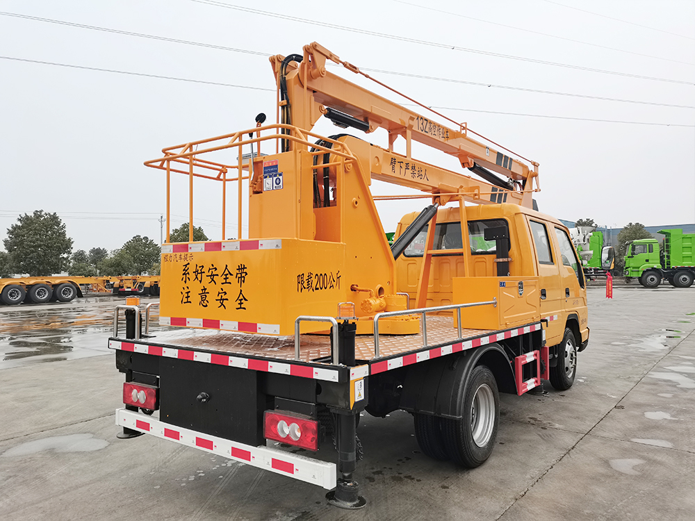 福田小卡之星13米高空作業(yè)車